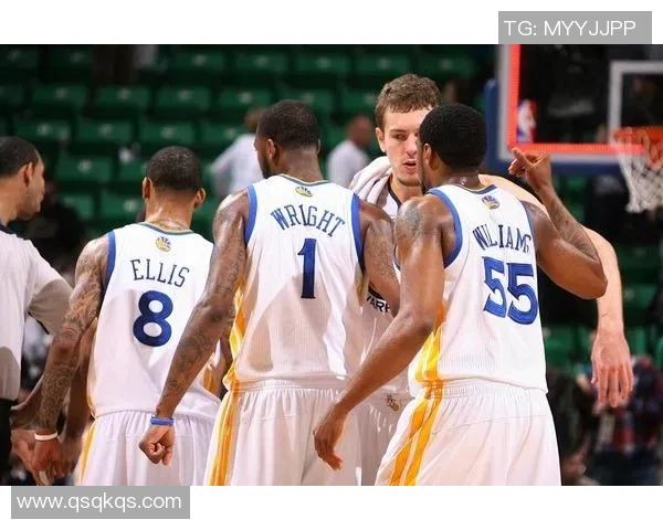 勇士与雷霆第六场激战回顾双方球星表现与战术分析